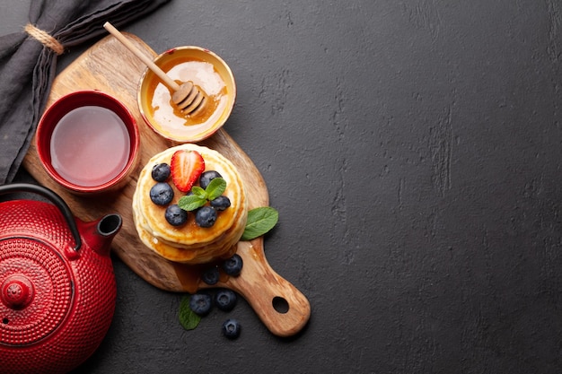 Sana colazione con frittelle e tisane