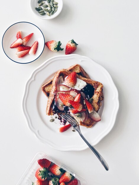 Sana colazione con toast alle fragole