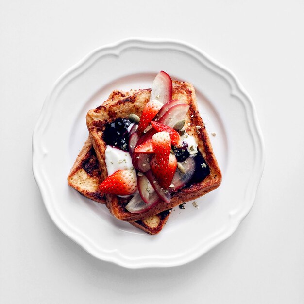 Sana colazione con toast alle fragole