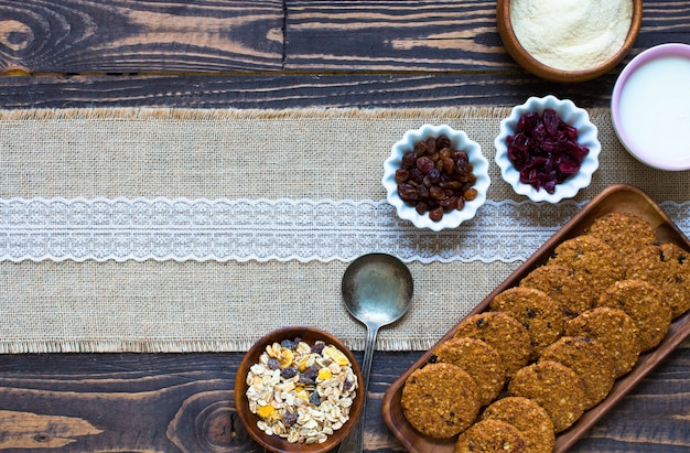 Sana colazione del mattino con biscotti ai cereali