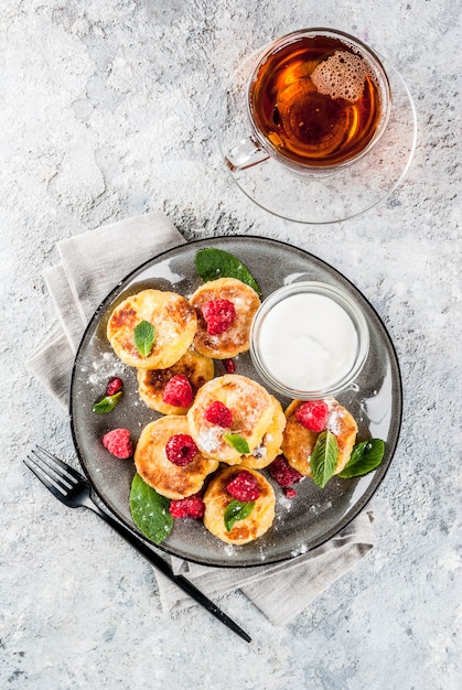 Sana colazione estiva, frittelle di formaggio con lamponi