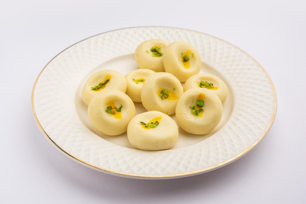 Sandesh o shondesh è un dolce originario dell'India del Bengala creato con latte e zucchero