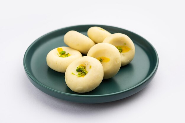 Sandesh o shondesh è un dolce originario dell'India del Bengala creato con latte e zucchero