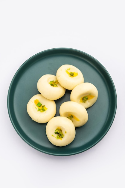 Sandesh o shondesh è un dolce originario dell'India del Bengala creato con latte e zucchero