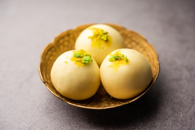 Sandesh o shondesh è un dolce originario dell'India del Bengala creato con latte e zucchero