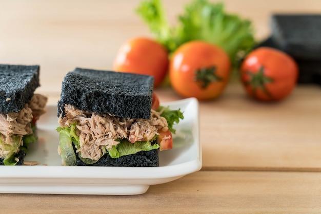 Sandwich di carbone di tonno