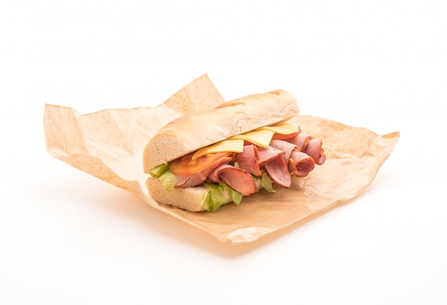 Sandwich sottomarino di prosciutto e insalata