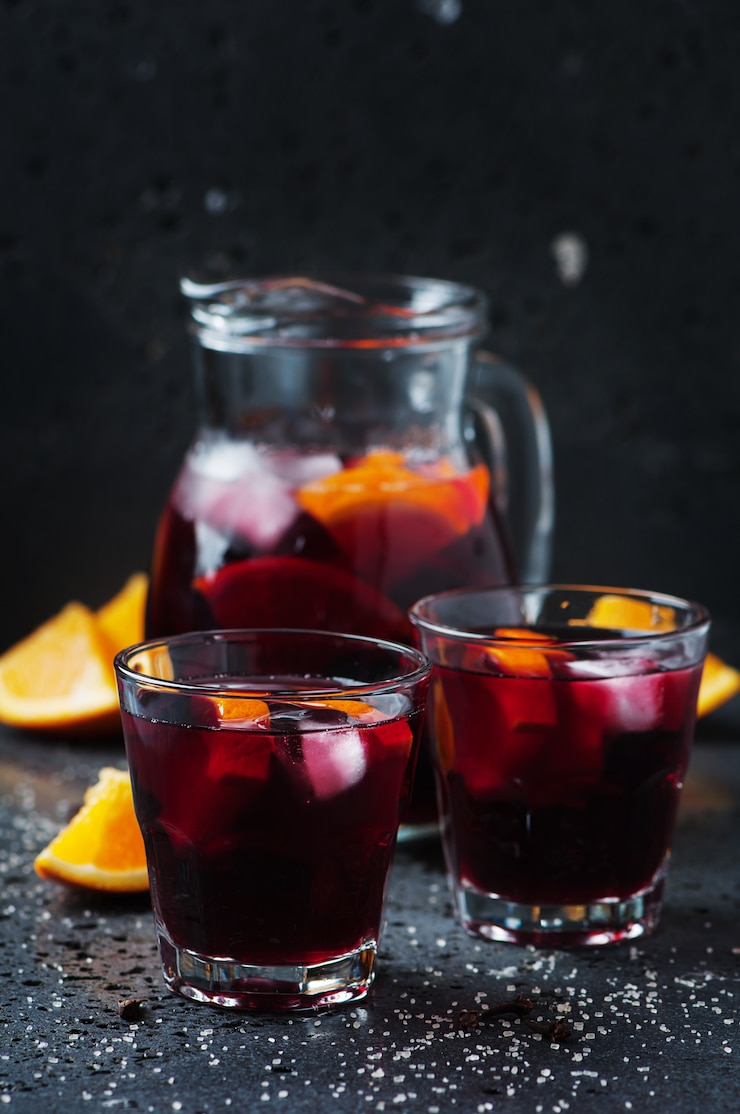 Foto sangria spagnola con arancia e lime