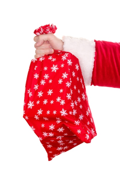 Santa Claus mano che tiene il sacchetto dei regali isolato su bianco