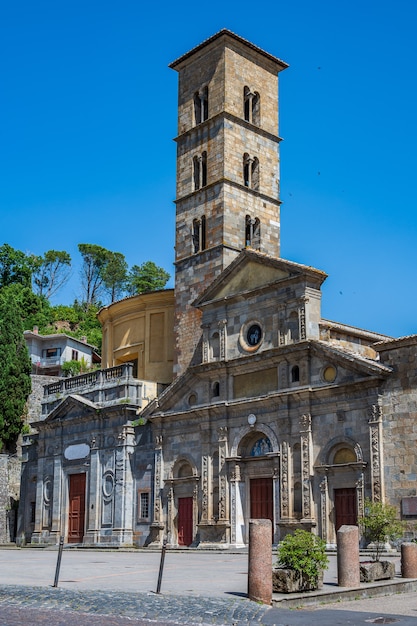 Santa Cristina è una basilica cattolica romana a Bolsena, Lazio, Italia. La chiesa è meglio conosciuta per essere stata il luogo di un miracolo eucaristico nel 1263