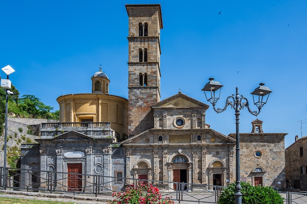 Santa Cristina è una basilica cattolica romana a Bolsena, Lazio, Italia. La chiesa è meglio conosciuta per essere stata il luogo di un miracolo eucaristico nel 1263