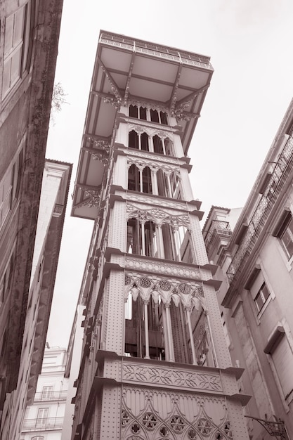 Santa Justa Elevador Lift, Lisbona, Portogallo in bianco e nero tonalità seppia