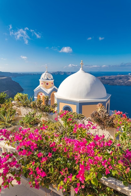 Santorini, Grecia. Il paesaggio mediterraneo delle tradizionali scale dei fiori della cupola di Santorini delle Cicladi
