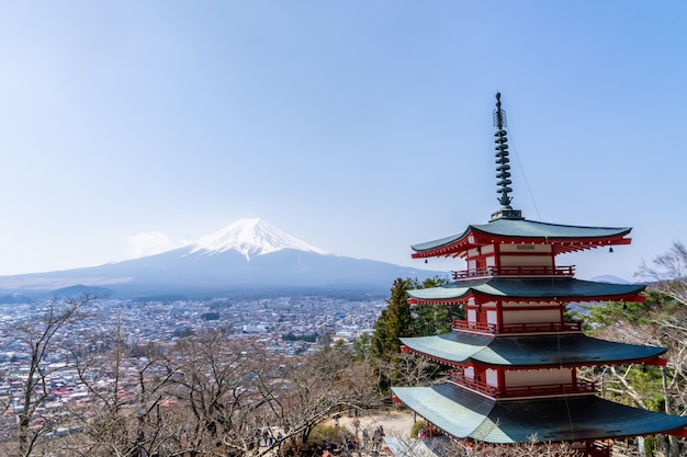 Santuario della pagoda di Chureito con monte Fuji invernale