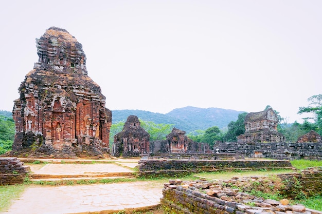 Santuario di mio figlio e templi indù vicino a Hoi An in Vietnam in Asia. Patrimonio del Regno Champa. Storia e cultura di Myson. Rovine della città di Shiva. Museo Vietnamita. Civiltà Induista in Terra Santa.