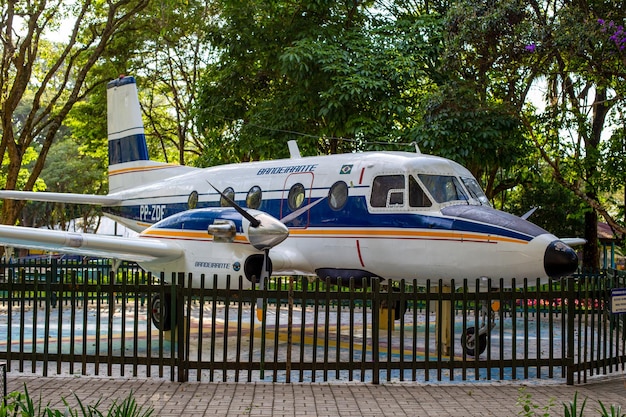 Sao Jose dos Campos Sao Paulo Brasile 01 2023 Parco Santos Dumont a Sao Jose dos Campos Brasile Replica dell'aereo 14 Bis e Bandeirante