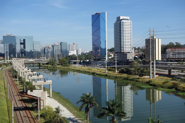 Sao Paulo Brasile Pinheiros avenue Tiete fiume paesaggio urbano ed edifici