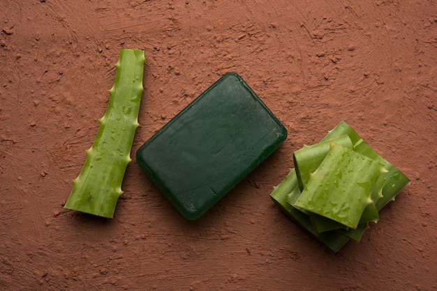 Sapone da bagno all'aloe vera con pezzi di aloe vera