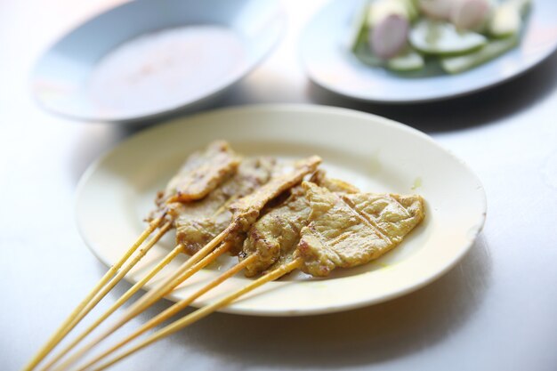 Satay di maiale