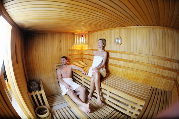 sauna finlandese riscaldamento e guarigione in una cabina del resort benessere termale