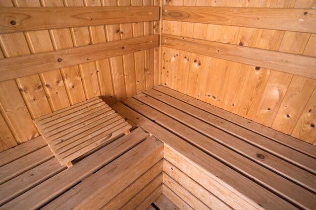 Sauna interna in legno, relax in una sauna calda