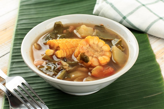 Sayur Asem o Sayur Asam Zuppa chiara di tamarindo vegetale