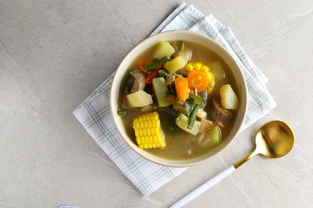 Sayur Lodeh o zuppa di verdure senza latte di cocco, deliziosa della cucina tradizionale indonesiana