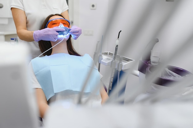 Sbiancamento dei denti per donna Sbiancamento dei denti presso la clinica dentistica