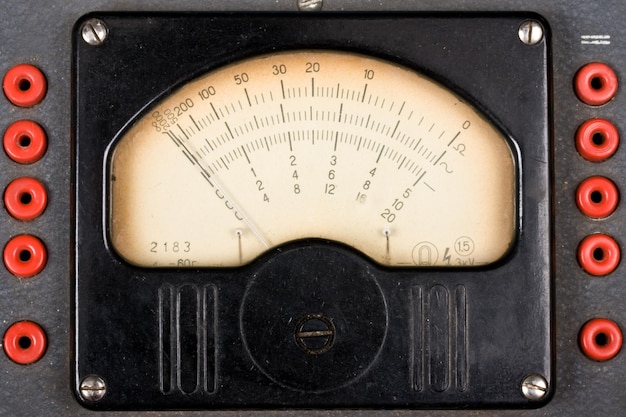 Scala analogica vintage di un dispositivo di misurazione