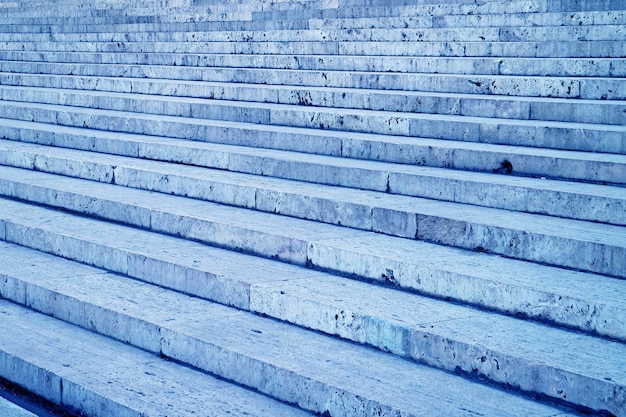 Scala d'annata di pietra di marmo vuota