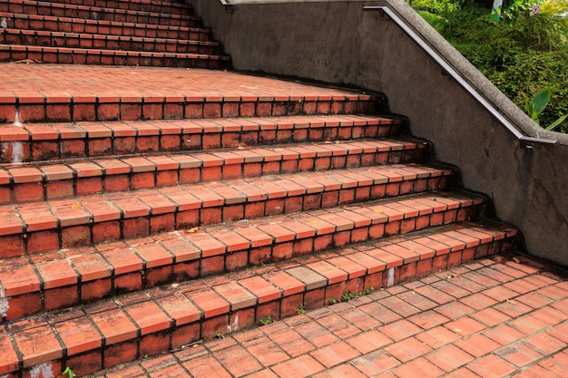 scala esterna nel parco pubblico