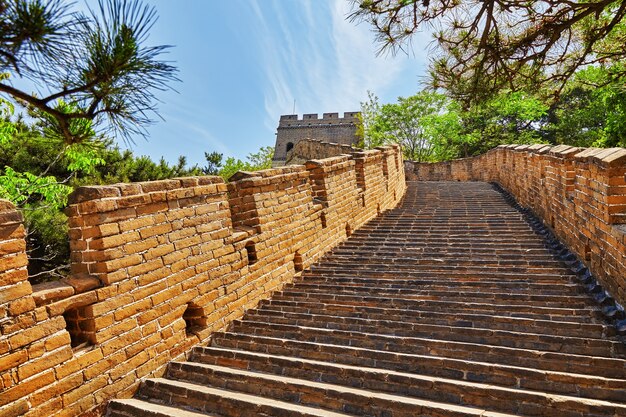 Scala in pietra della Grande Muraglia Cinese, sezione "Mitianyu". Periferia di Pechino.