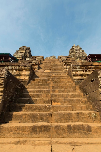 Scale al sito UNESCO del tempio di Ta Keo Angkor in Cambogia