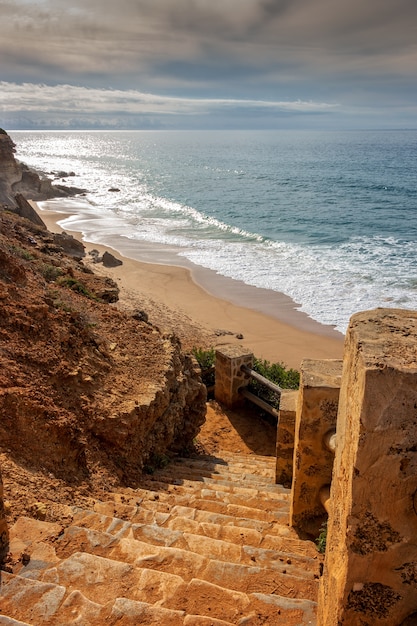 Scalinata di pietra per la spiaggia