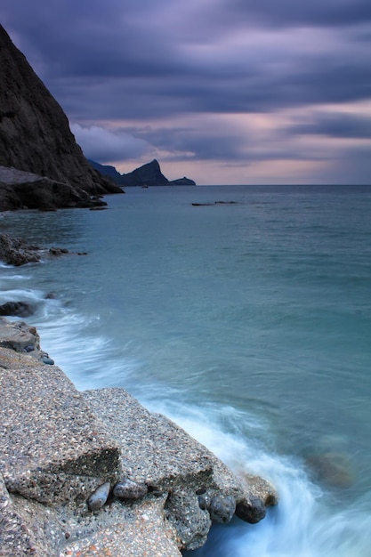 Scalinata per il mare in tempesta