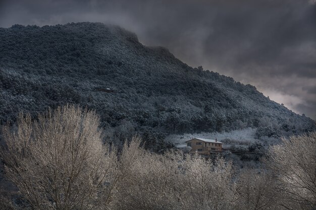 Scape della neve di casa sola