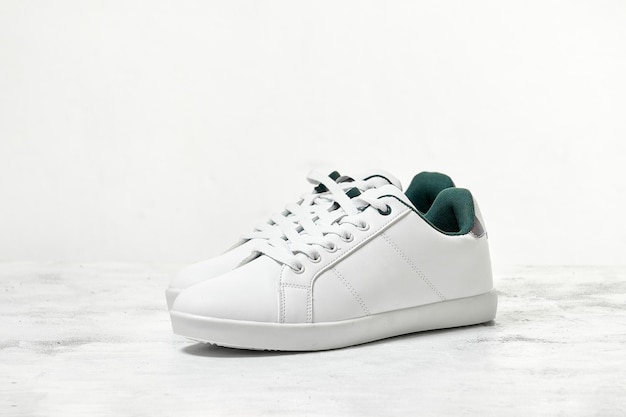 scarpa in pelle bianca Minimal idea concettuale scarpe sportive, calzature in pelle