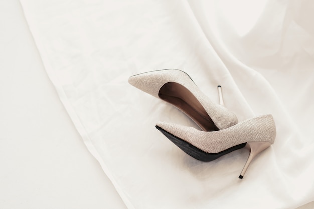 Scarpe da sposa sposa con tacchi alti