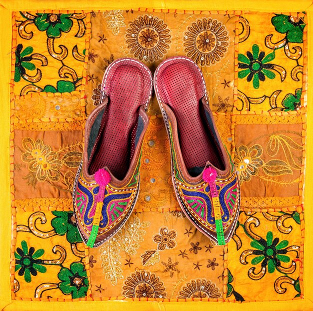 Scarpe etniche del Rajasthan