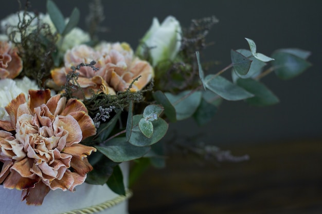 Scatola con un bouquet vintage