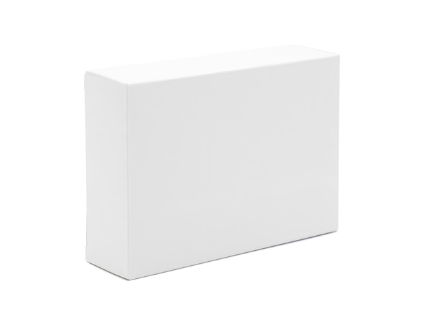 Scatola di cartone bianca isolata su sfondo bianco con tracciato di ritaglio Adatto per l'imballaggio