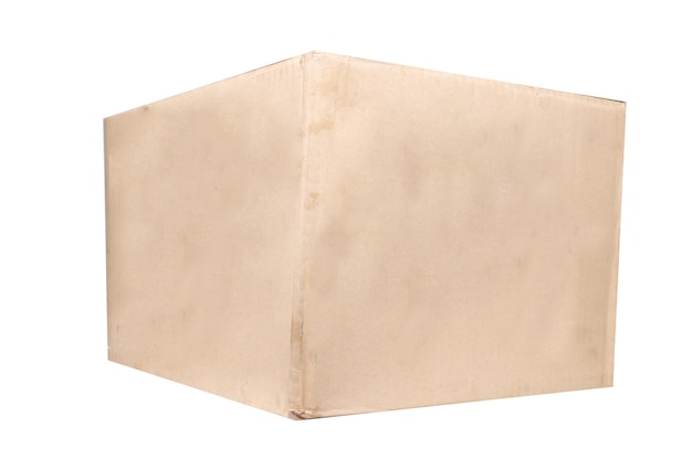 scatola marrone aperta isolata su sfondo bianco