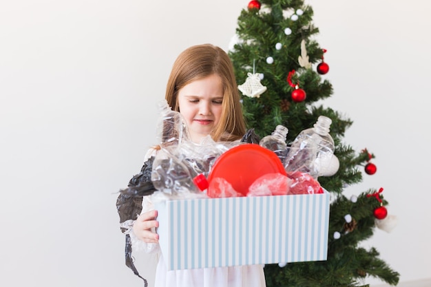 Scatola porta bimbi sorpresa con spazzatura in plastica