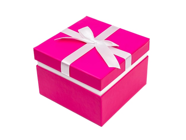 Scatola rosa con un regalo e un fiocco bianco isolato su sfondo bianco