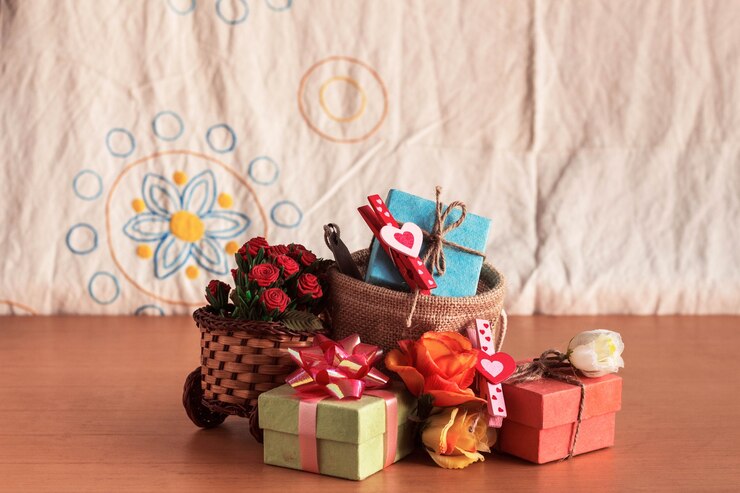 Scatole regalo su un tavolo