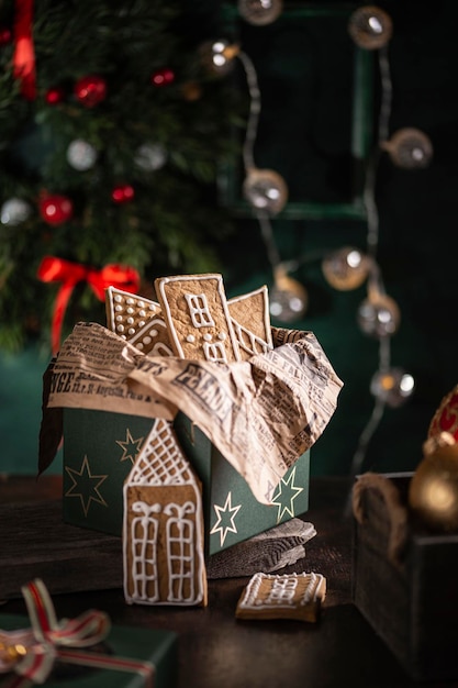 Scatolina natalizia con casette di pan di zenzero