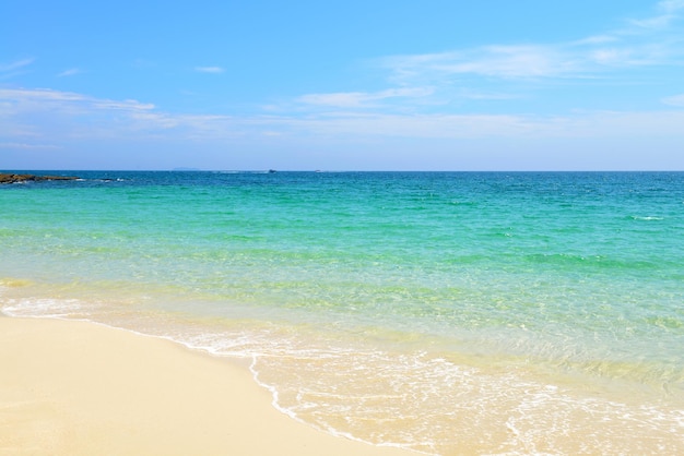 scena della natura spiaggia tropicale e mare nell'isola di Koh Samed Thailandia