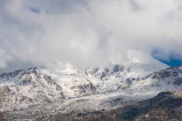 Scena di inverno delle montagne di Navacerrada, Madrid, Spagna.