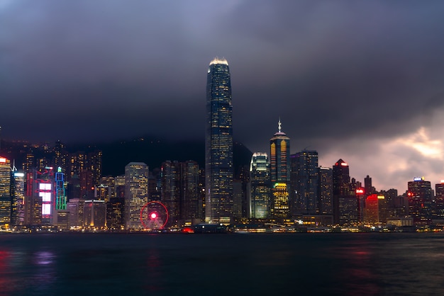 Scena di Victoria Harbour a Hong Kong.