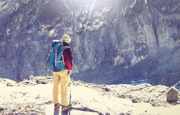 Scena escursionistica nelle montagne della Cordigliera, Perù